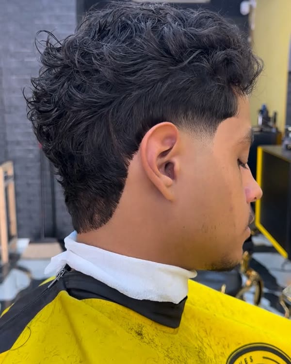 Corte com cachos definidos